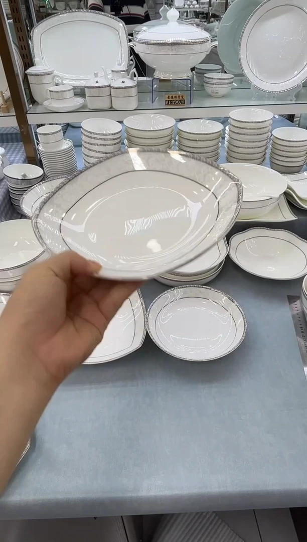 骨瓷玲珑8方4个..