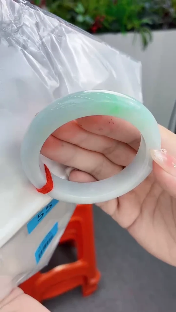 翡翠手镯未镶嵌翡翠手镯