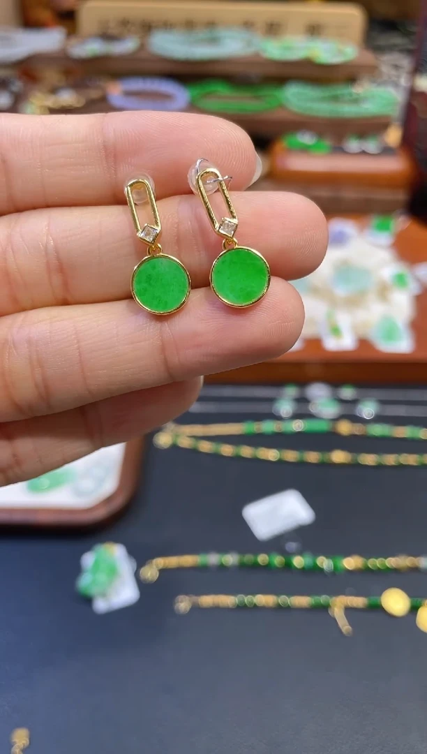 颈饰未镶嵌翡翠耳钉