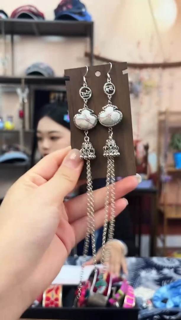 织绣民族风非遗老绣饰品534