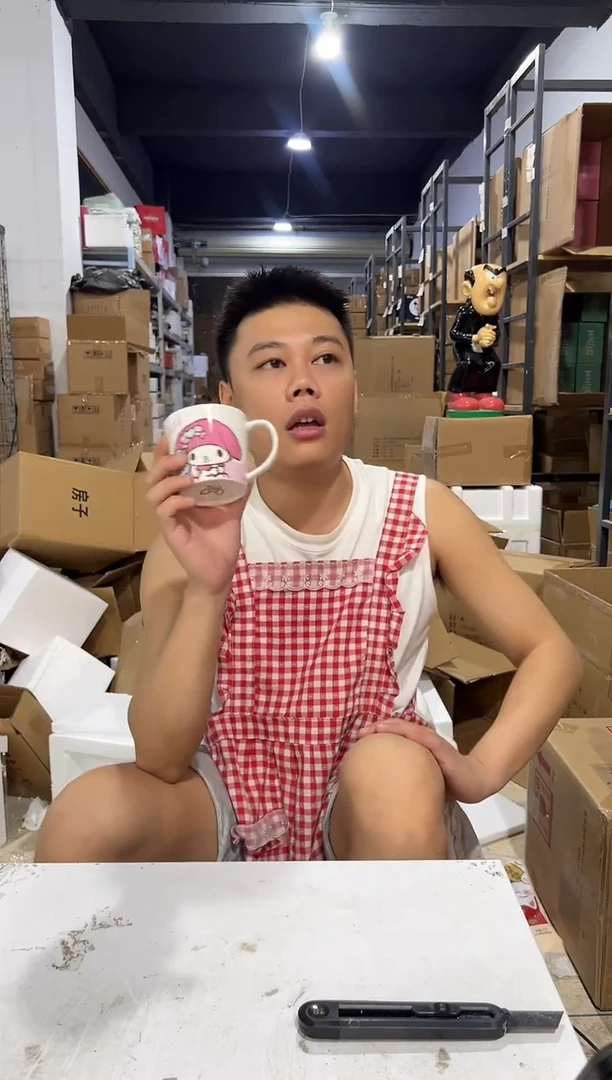 瓷片新款美乐蒂刻度马克杯