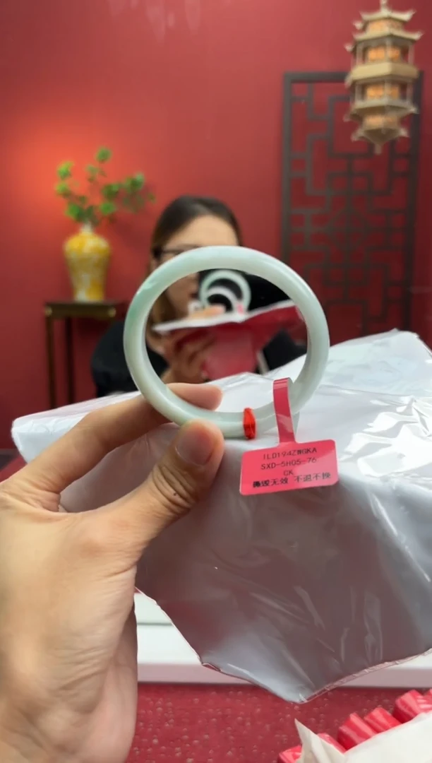 未镶嵌手镯（贵妃镯）翡翠翡翠手镯4