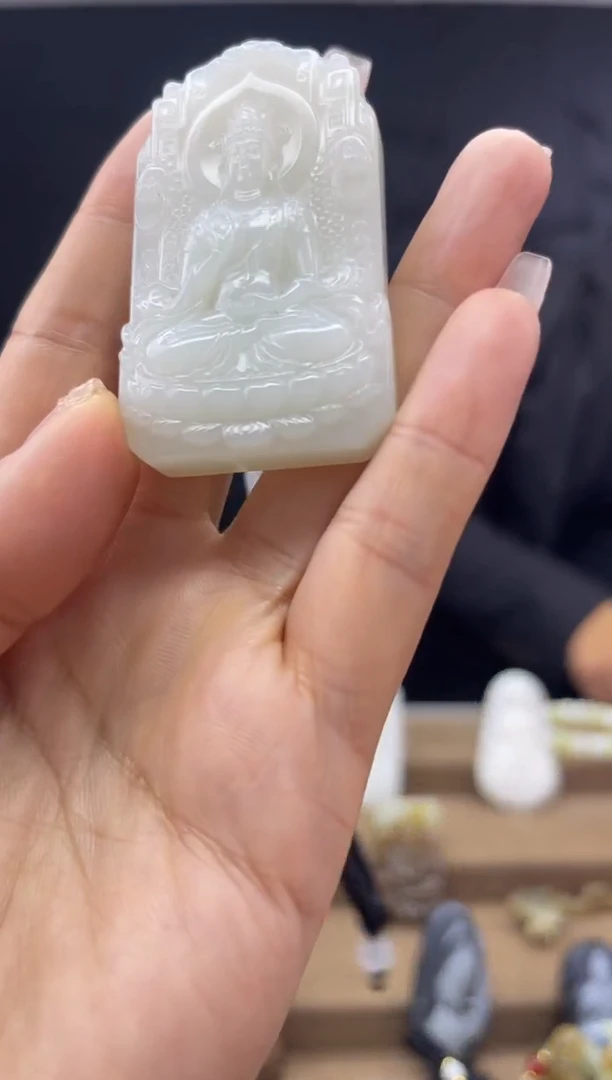 颈饰未镶嵌和田玉1