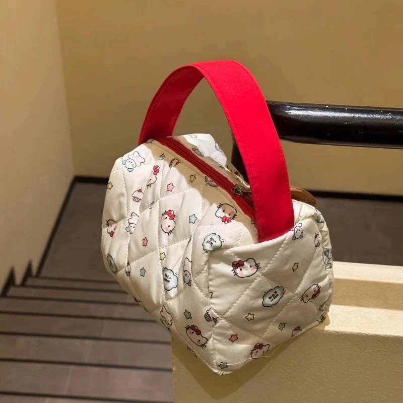 高颜值可爱化妆包手拿包便携大容量收纳包洗漱包立体新款手提包女