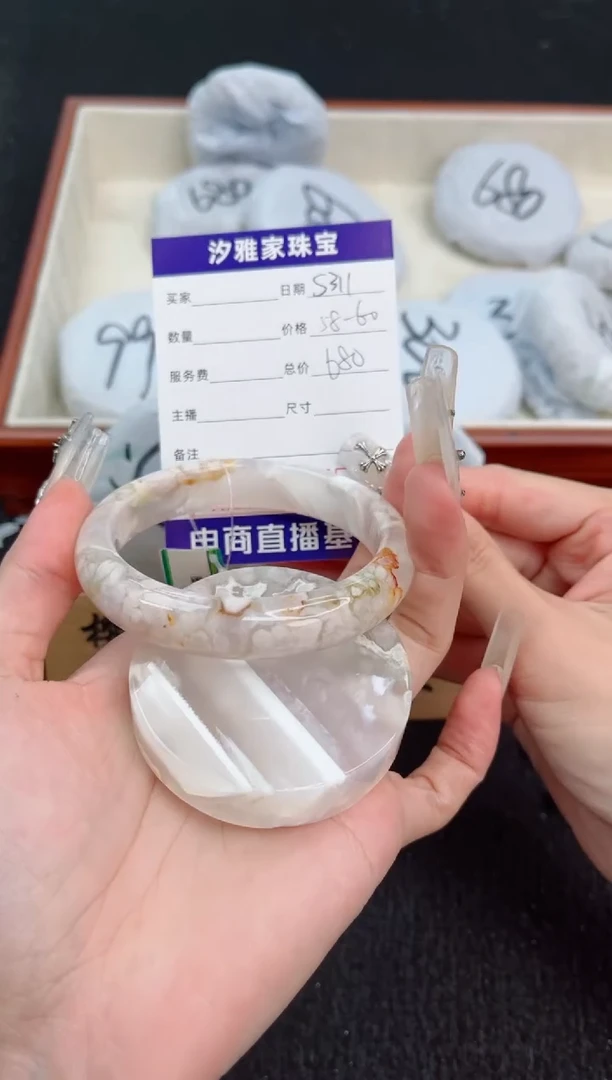 石英质玉手镯未镶嵌60圈口6889288