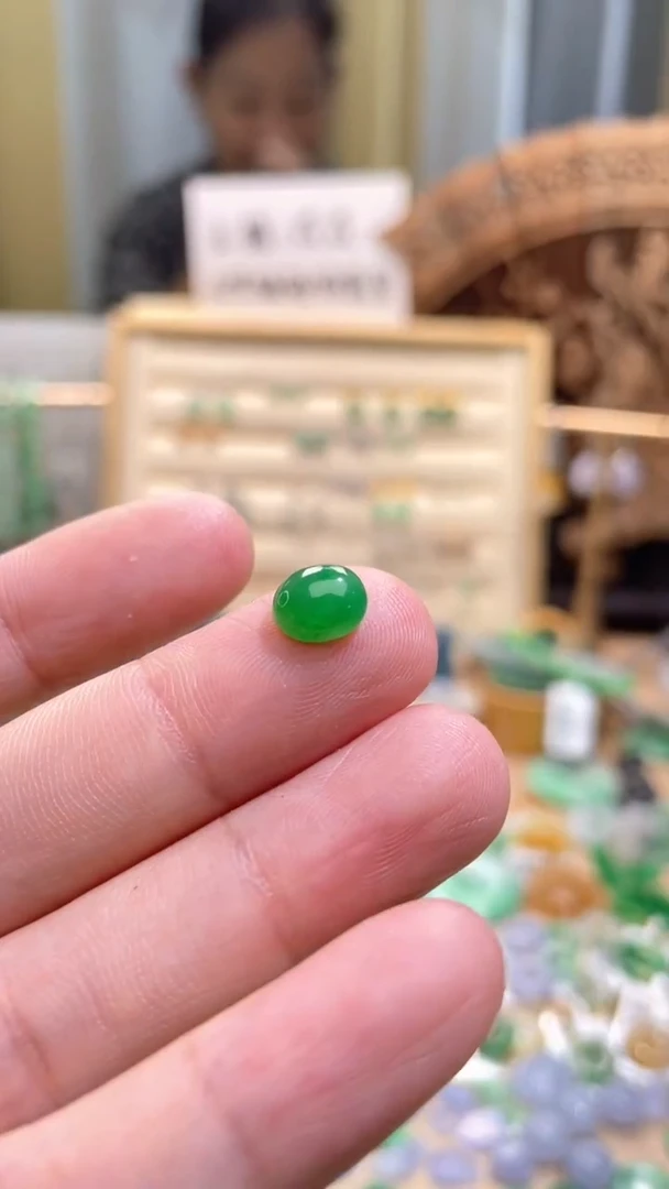 颈饰未镶嵌翡翠蛋面