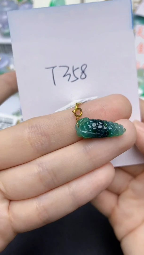 翡翠18K金镶嵌颈饰天然缅甸翡翠A货