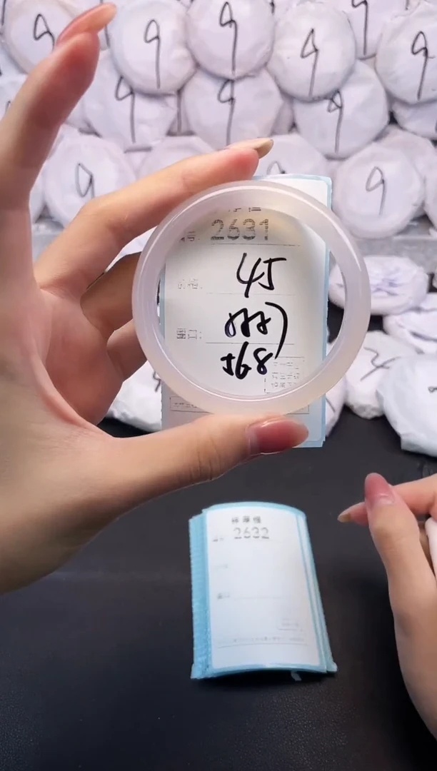 玛瑙/玉髓手镯未镶嵌2631