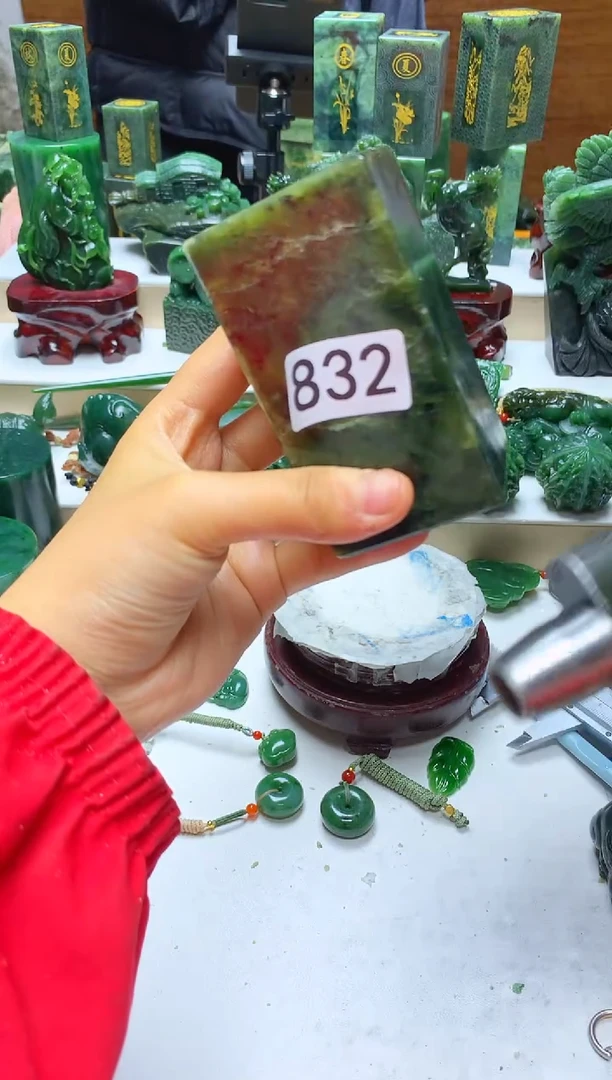 未镶嵌和田玉挂件11微瑕