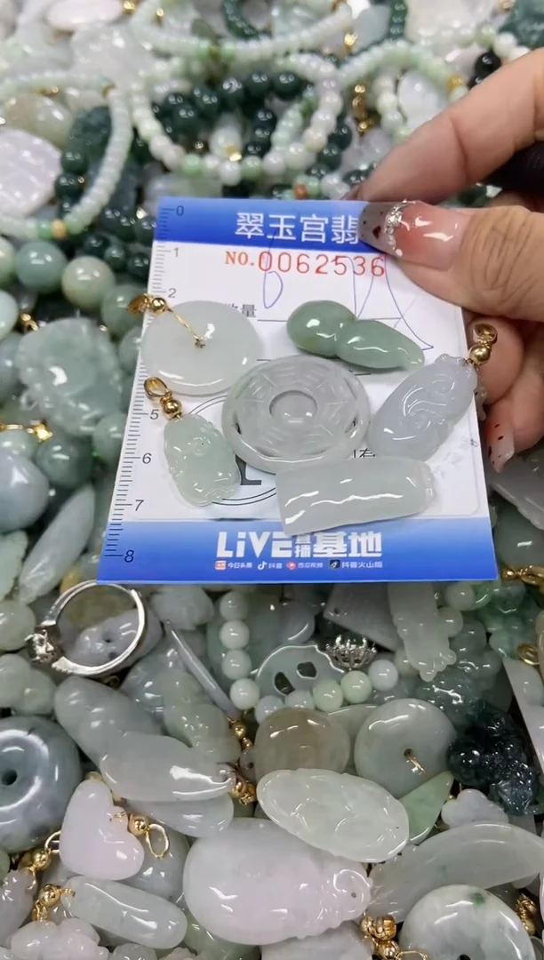【闪购商品】翡翠颈饰未镶嵌闪购商品0062536