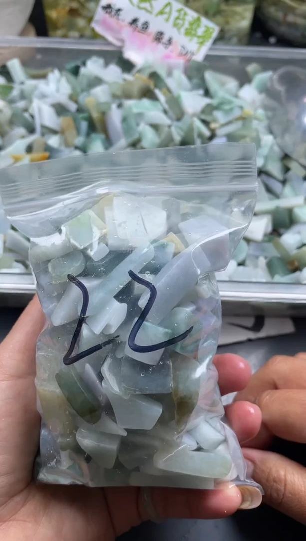 配石翡翠天然翡翠小号500克22