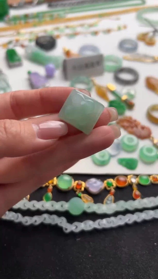 定制翡翠未镶嵌四叶草手牌700+70