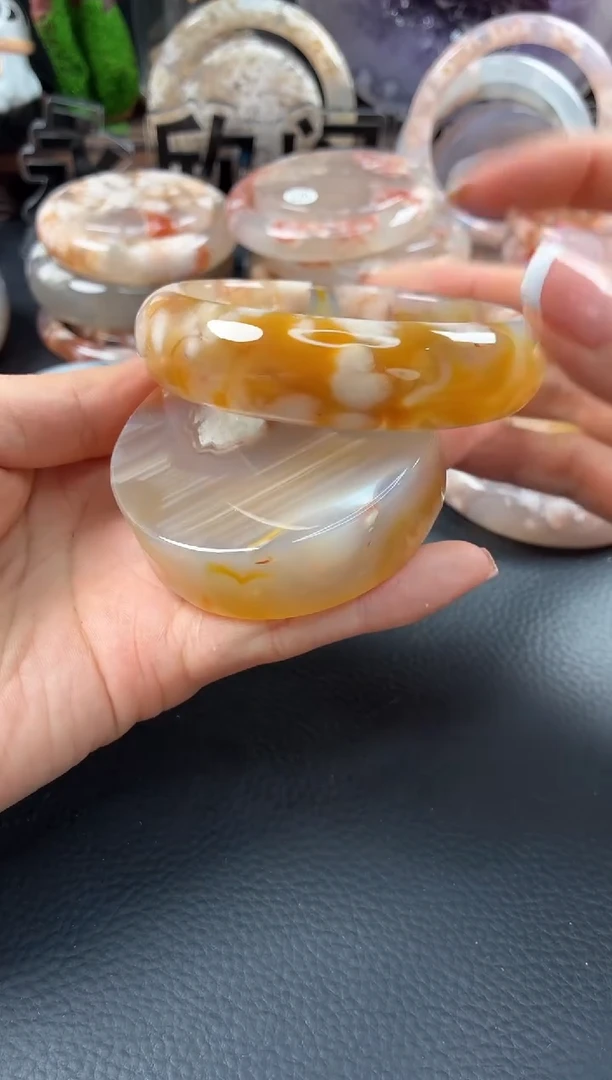 未镶嵌手镯（圆镯）石英质玉61
