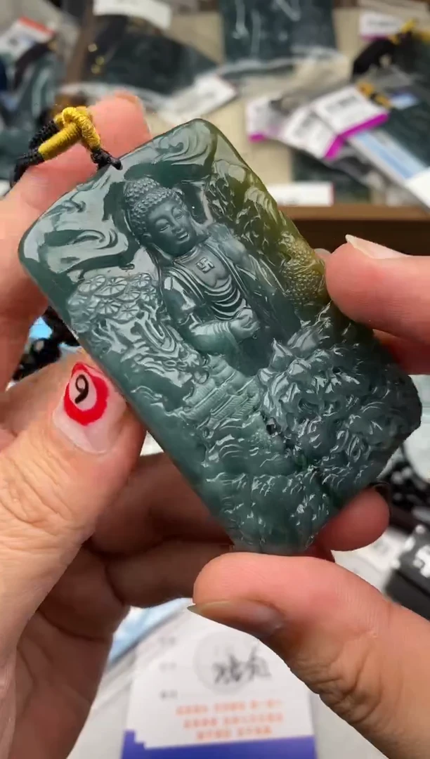 翡翠未镶嵌颈饰多样性发其一