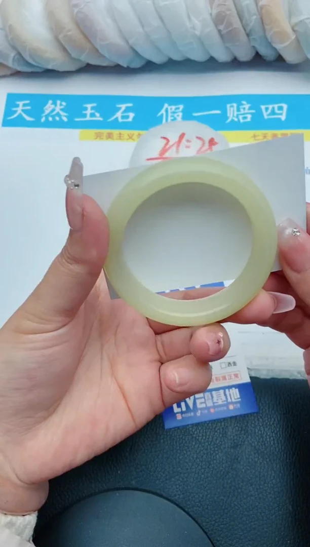 【闪购商品】石英质玉手镯未镶嵌101+51/52