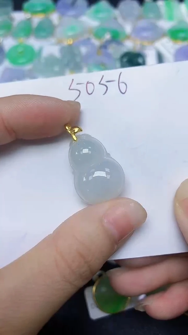 翡翠未镶嵌颈饰 天然缅甸翡翠A货