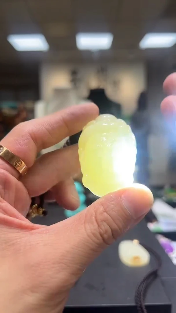 颈饰未镶嵌和田玉黄佛头