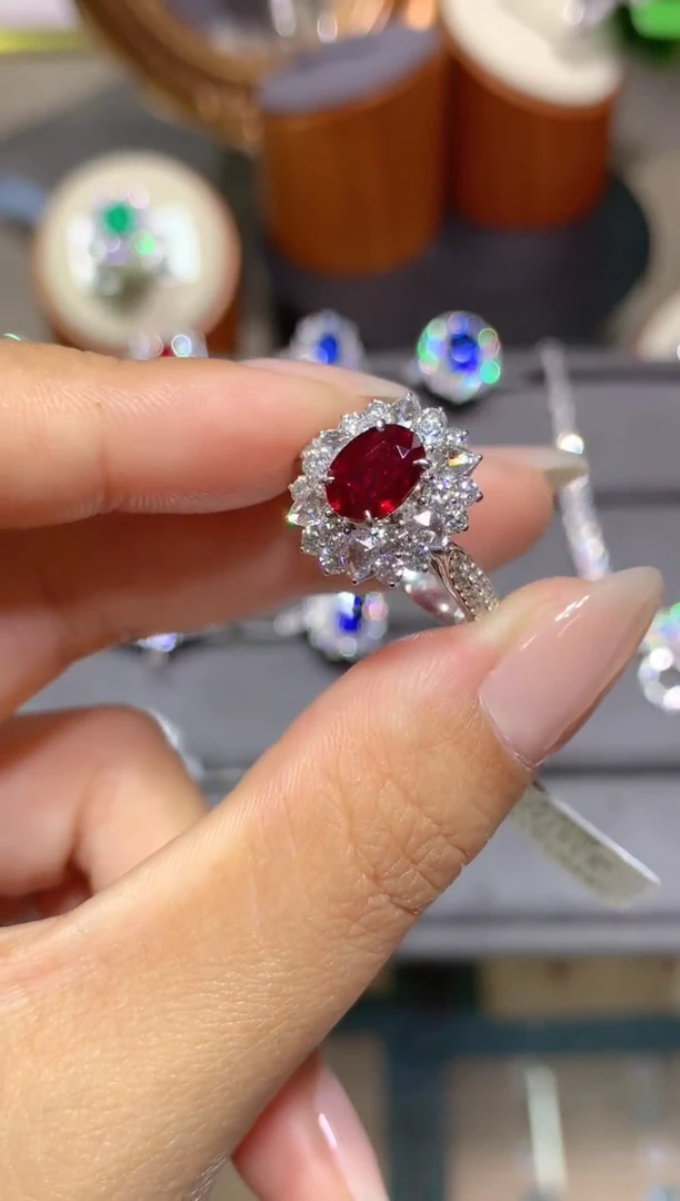 红宝石戒指18K金镶嵌1.05ct 无烧鸽血红 坦桑尼亚