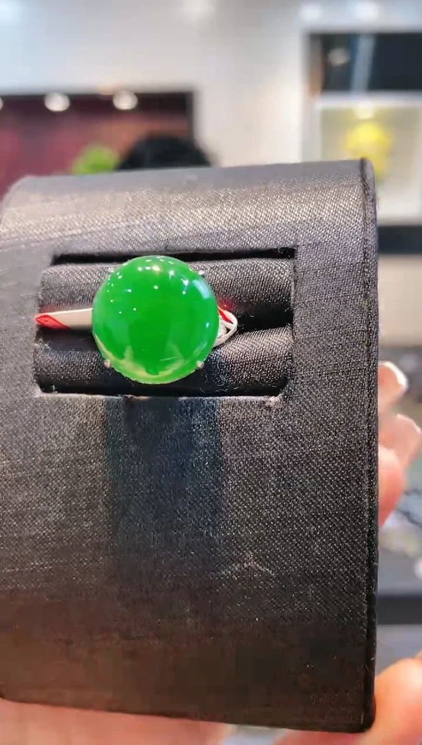 【闪购商品】翡翠颈饰18K金镶嵌A36天然A货翡翠戒指