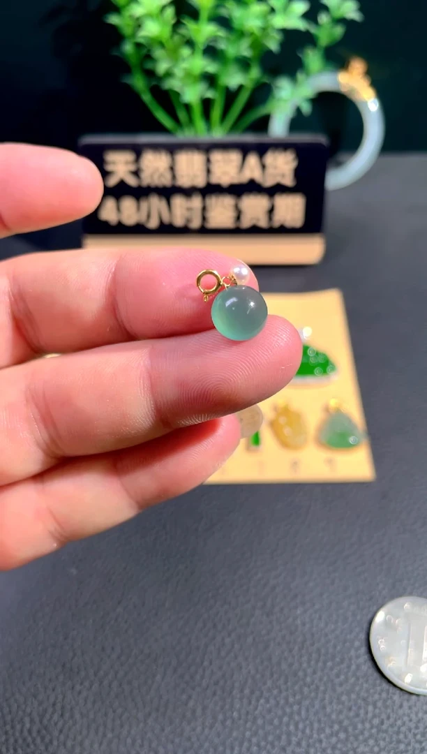 颈饰18K金镶嵌翡翠翡翠