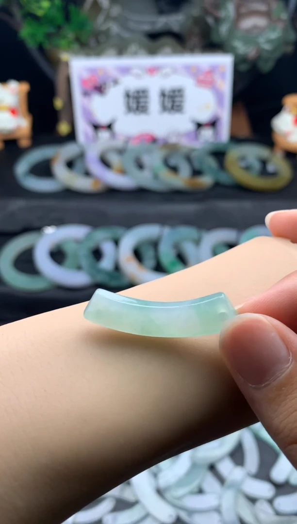 翡翠未镶嵌颈饰玉衡