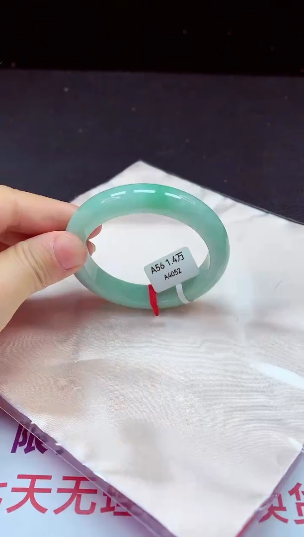 【闪购商品】翡翠手镯未镶嵌镯子56+