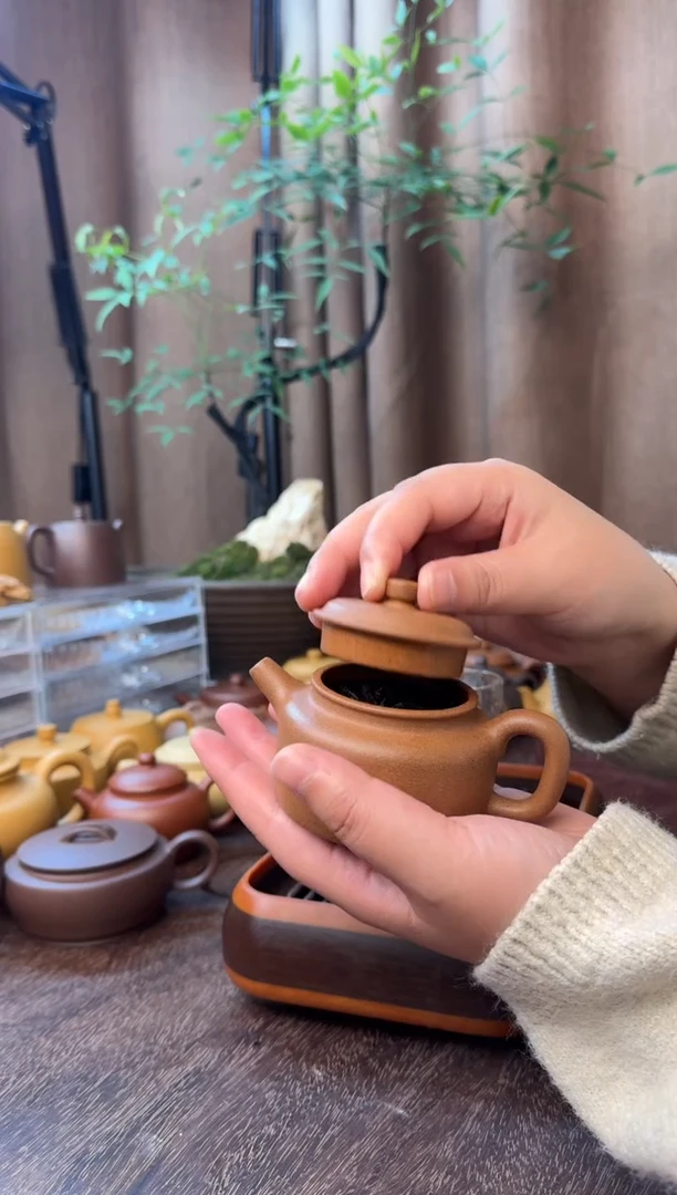 茶壶紫砂大亨德中-半手精工-老宕口桃花泥-容量：150CC