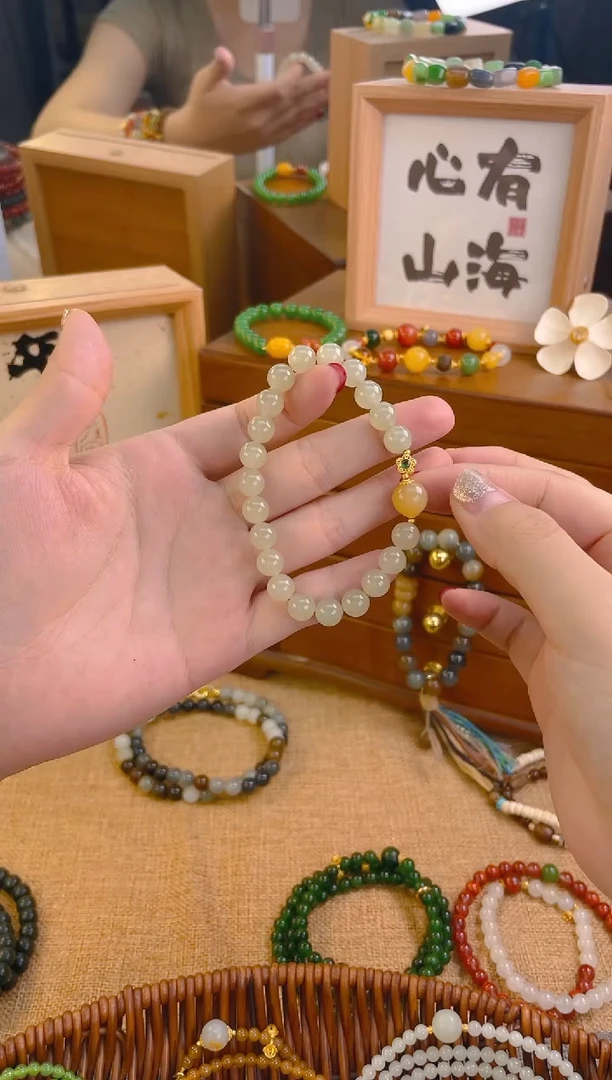 手链18K金镶嵌和田玉蜂蜜水