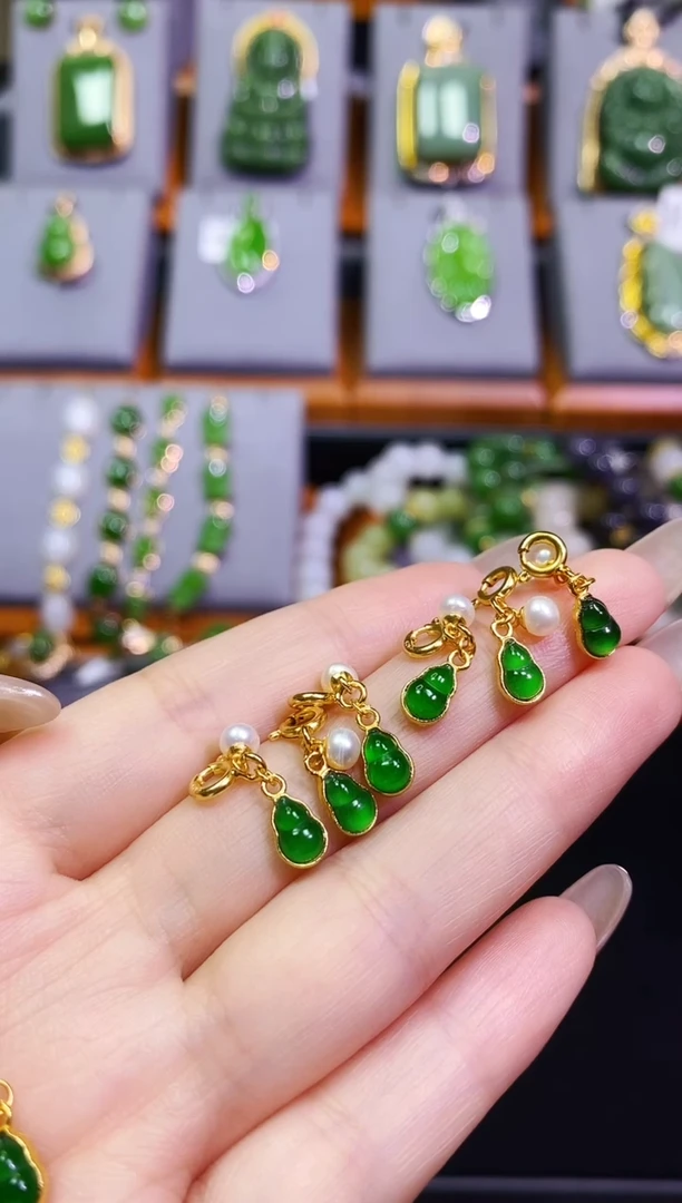 【闪购商品】翡翠颈饰银S925镶嵌冰绿葫芦小滴溜多样性发货一件