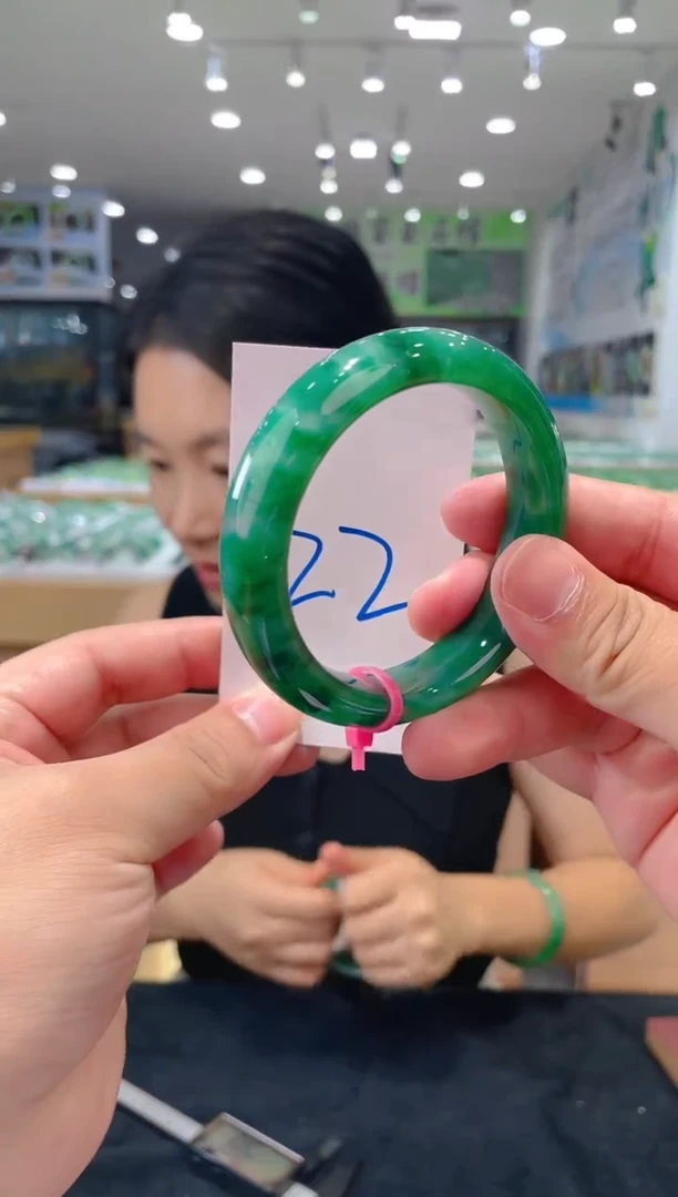 石英质玉（非洲翠）手镯未镶嵌天然冰飘花