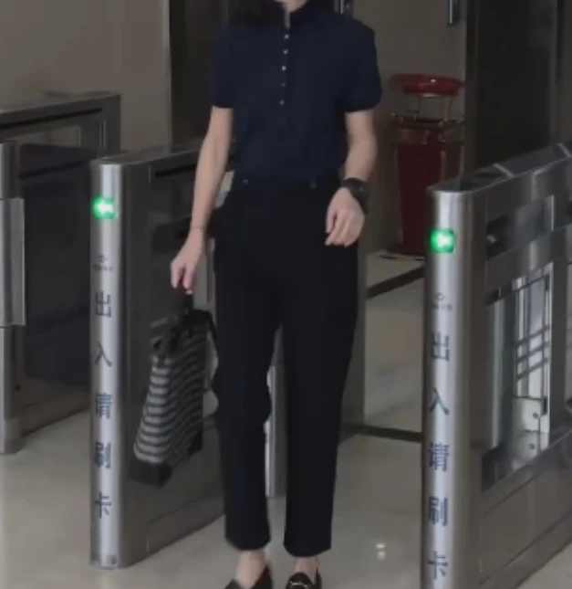 2025春季新款网红同款洋气韩版爆款上衣裤子两件套乖wexe