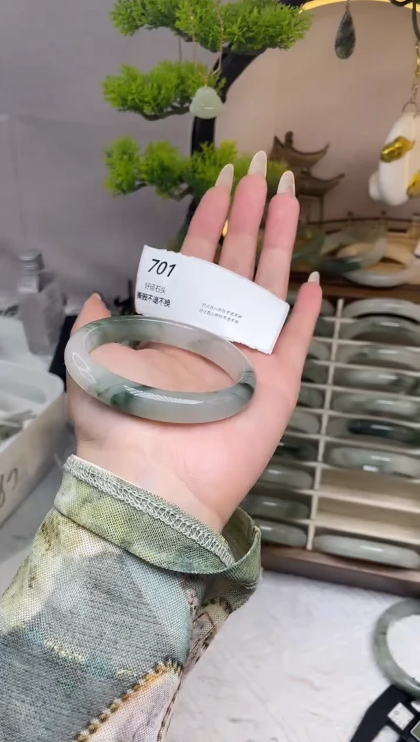 未镶嵌手镯石英质玉瑕701