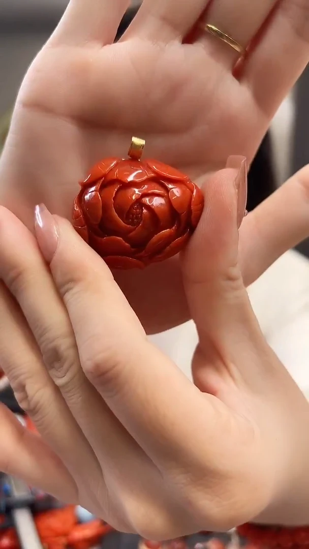 吊坠(不含链)18K金镶嵌南红玛瑙/花花款/a
