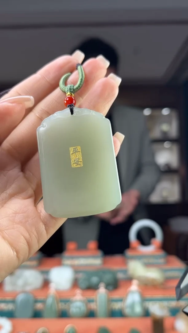 颈饰未镶嵌和田玉佩佩
