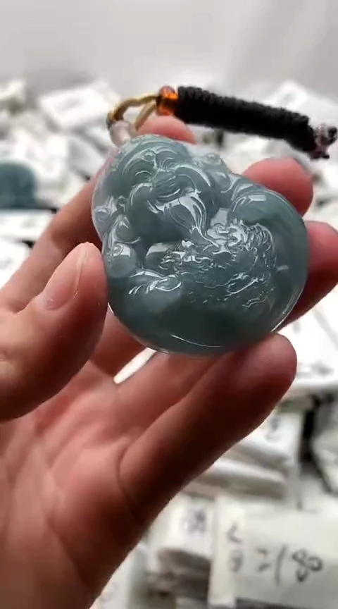 翡翠未镶嵌颈饰财神爷