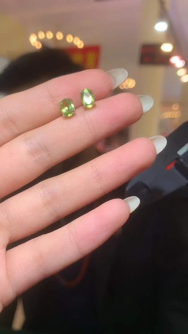 银S925镶嵌耳饰橄榄石【宝石世家严选】