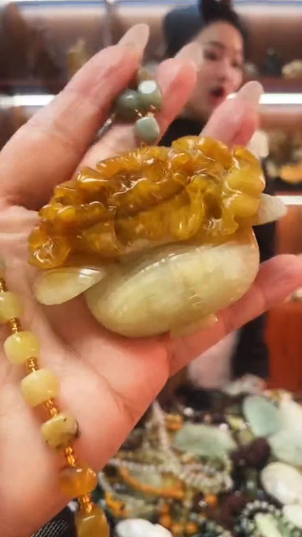 未镶嵌蛇纹石玉吊坠