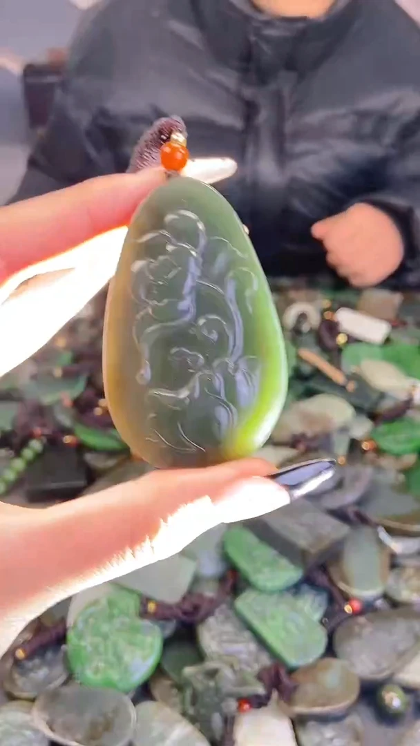 颈饰未镶嵌和田玉1