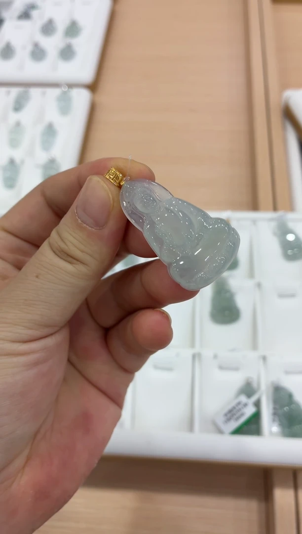 颈饰18K金镶嵌翡翠翡翠观音