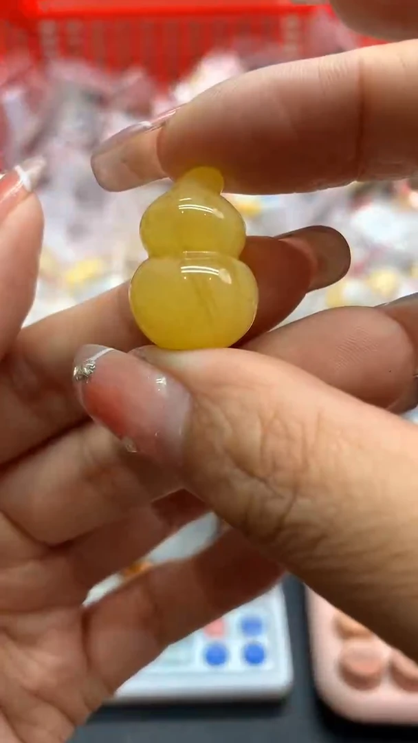 未镶嵌琥珀珠宝奇石868