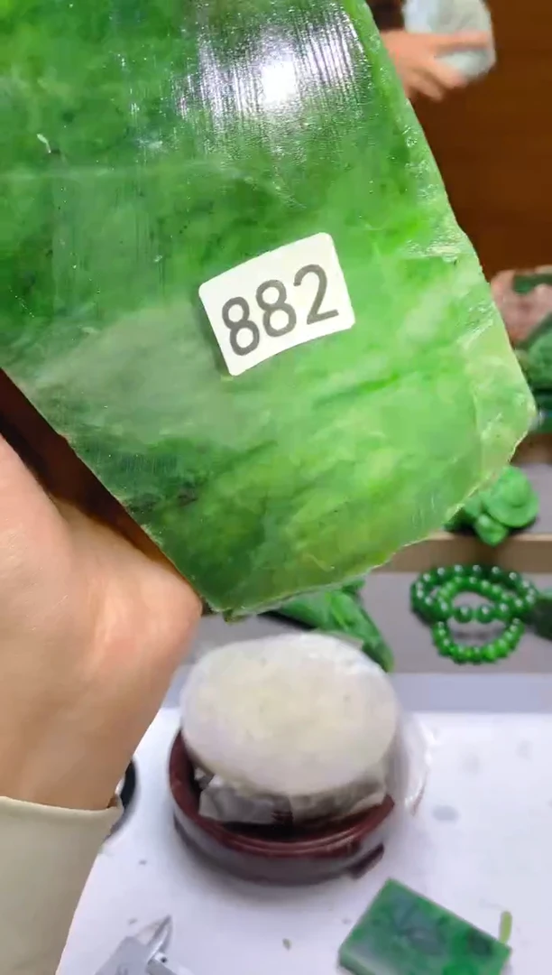 和田玉（碧玉）未镶嵌珠宝半成品882