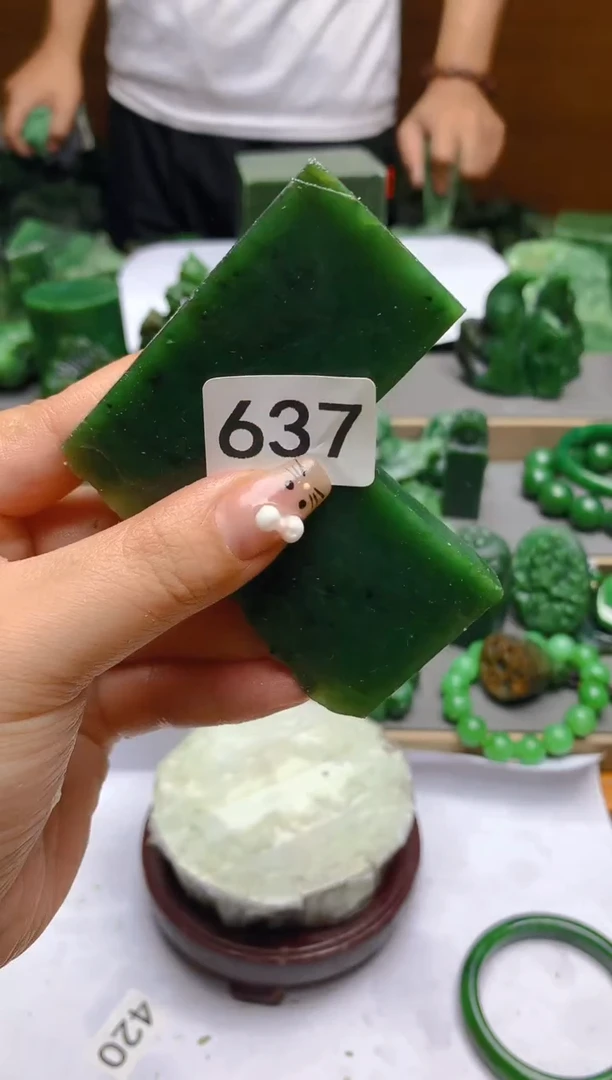 和田玉（碧玉）未镶嵌珠宝半成品1