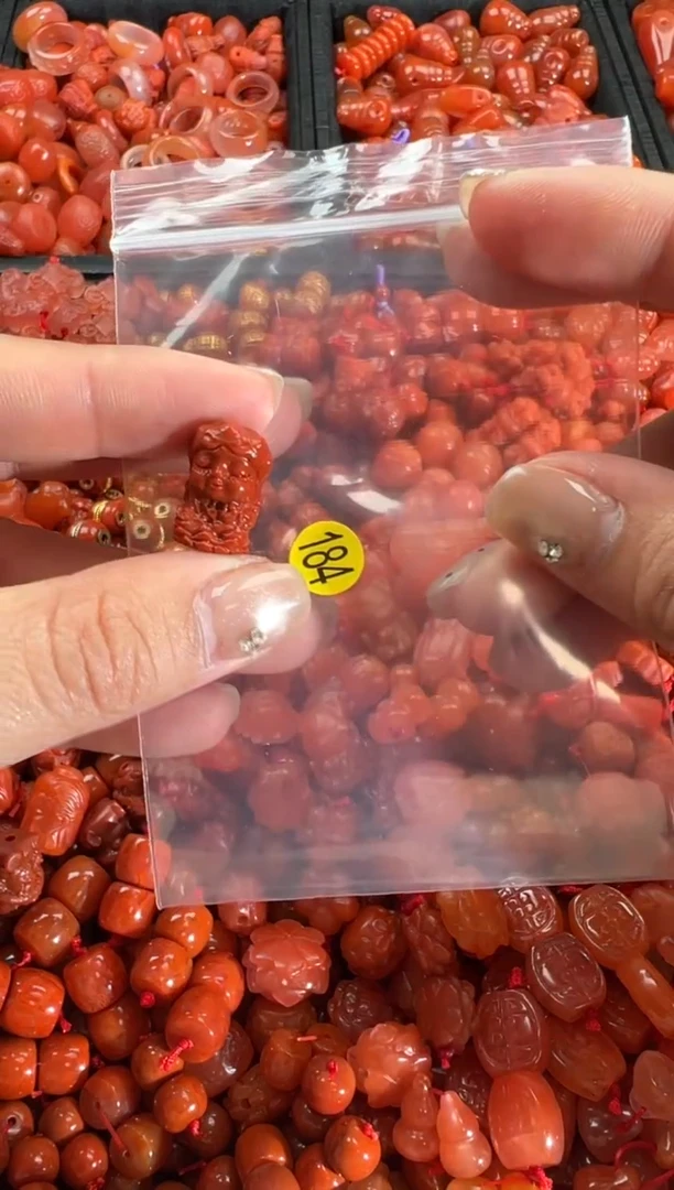 【闪购商品】南红玛瑙颈饰未镶嵌1