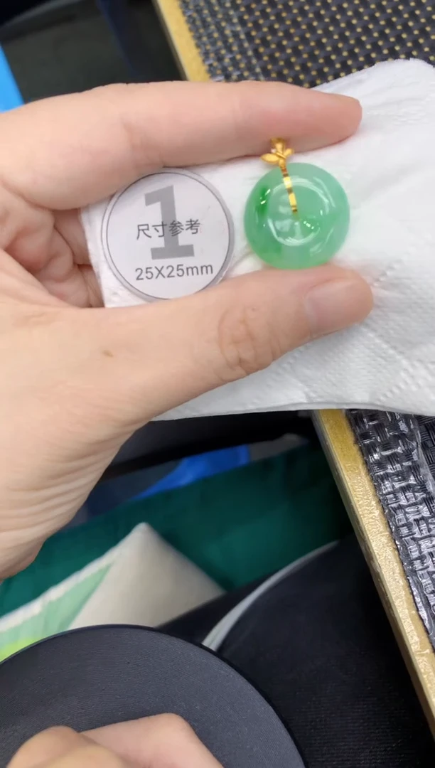 颈饰18K金镶嵌翡翠111111111