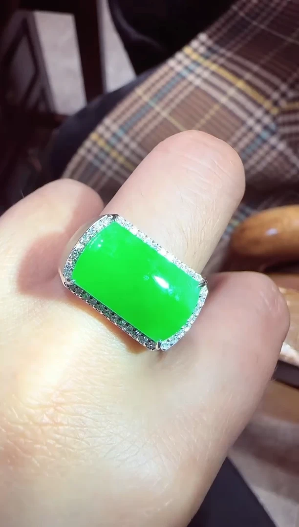 【闪购商品】翡翠戒指18K金镶嵌无事牌