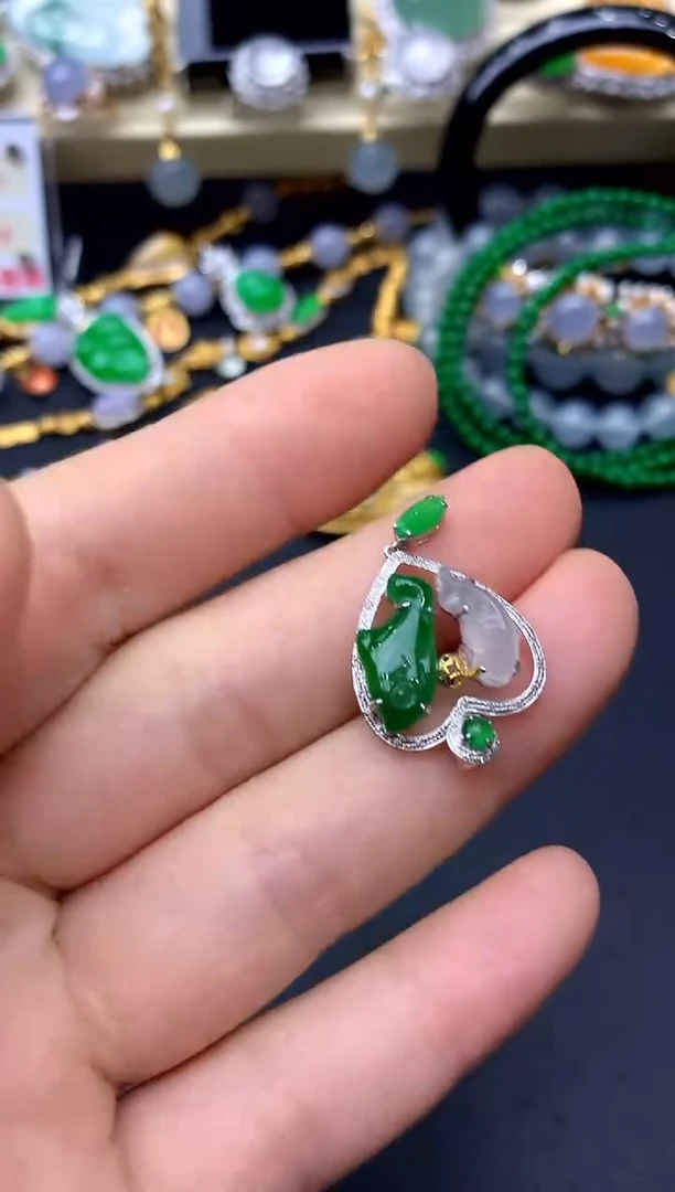 颈饰18K金镶嵌翡翠138 -中国好珍宝