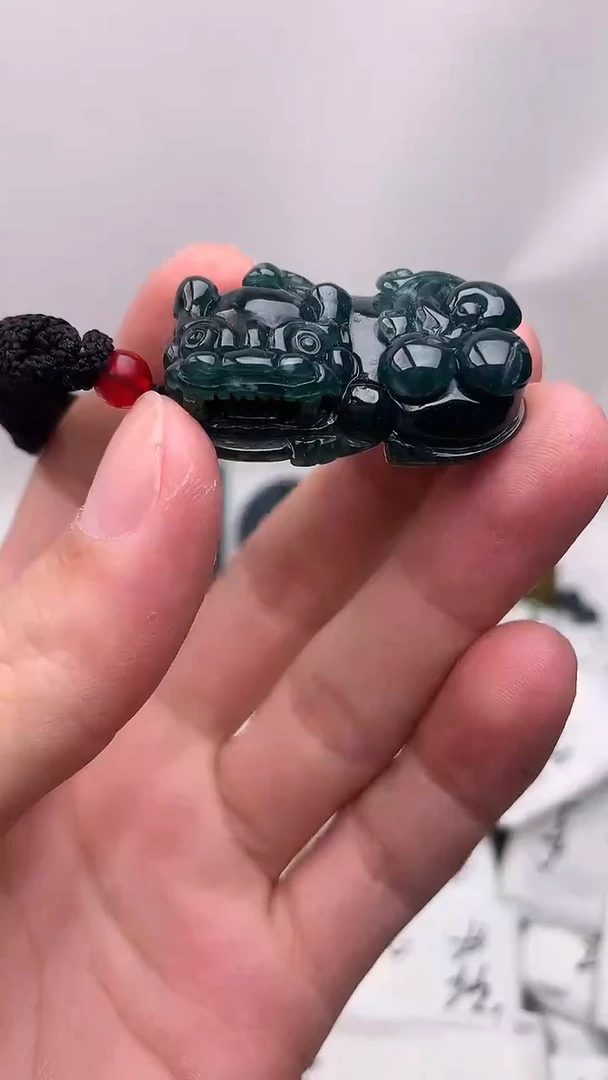 颈饰未镶嵌翡翠貔貅