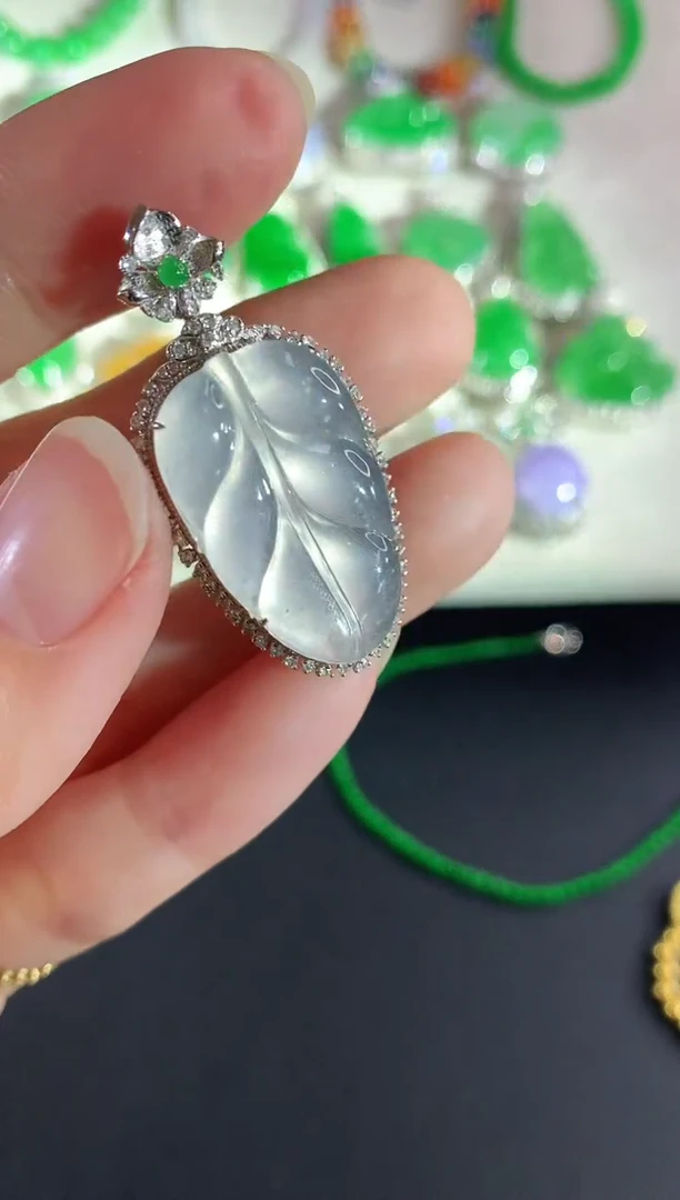 吊坠(不含链)18K金镶嵌翡翠93|