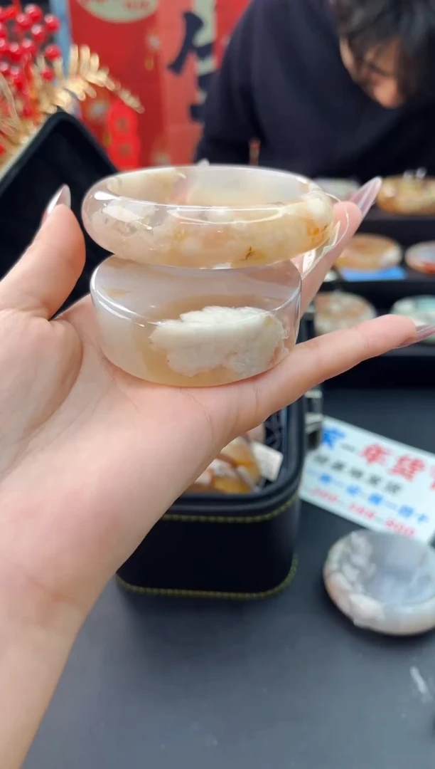 【闪购商品】石英质玉手镯未镶嵌赠送镯心（62圈口）