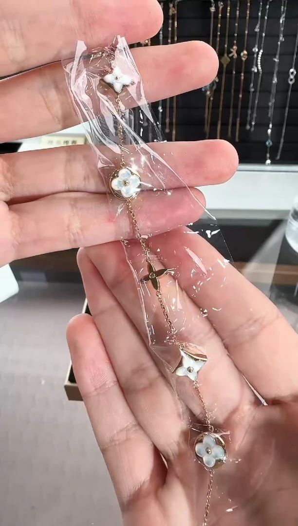 18K金镶嵌手链钻石微***?k枚手链4.8g